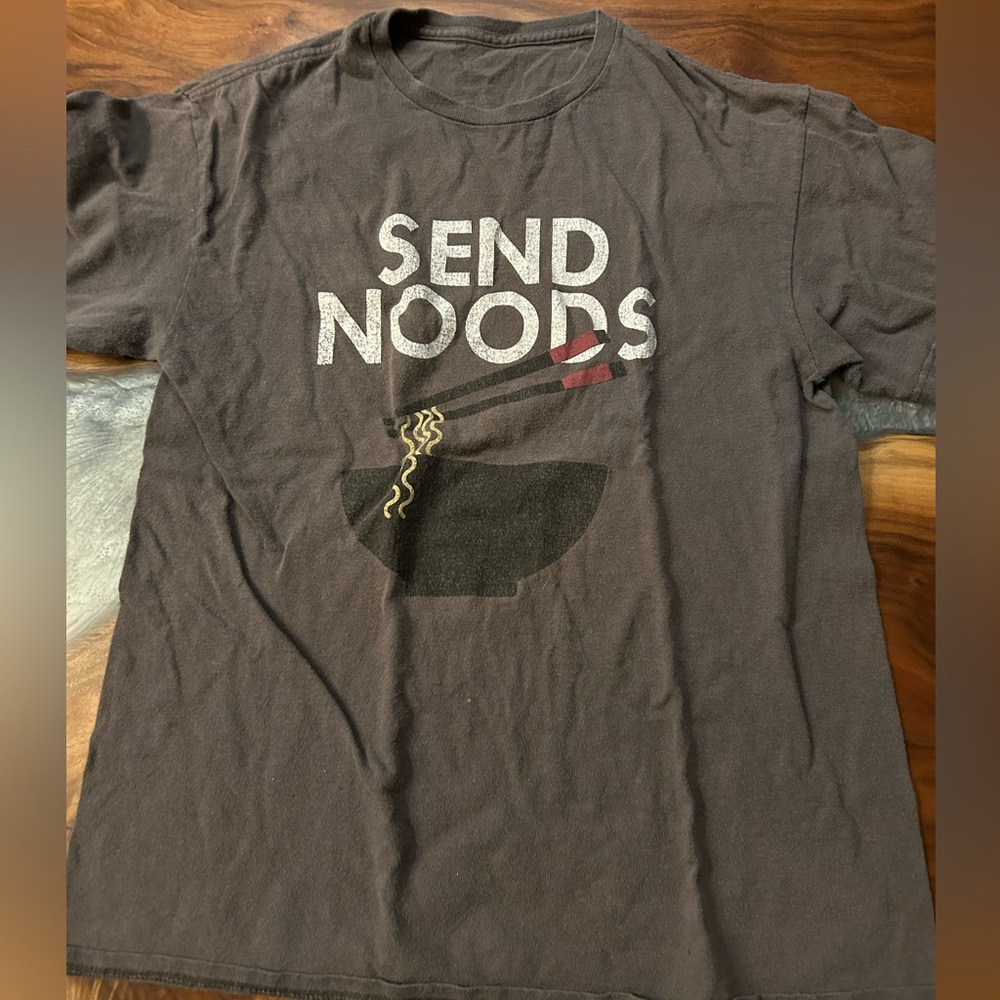 Funny t-shirt Send Noods - noodle ramen foodie vintage look